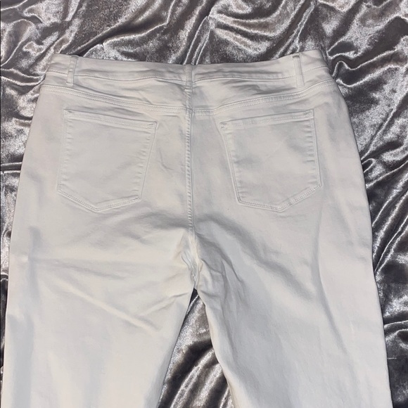 Vera Wang Jeans - Picture 2 of 3